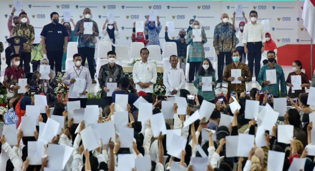 Jokowi Serahkan Nomor Induk Berusaha kepada Pelaku UMKM Perseorangan